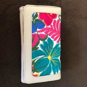 Floral embroidered woman wallet. Genuine leather